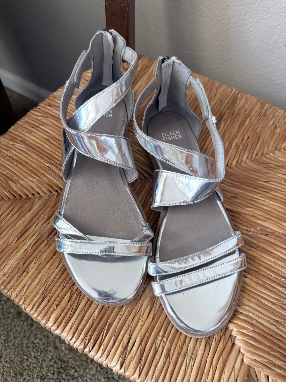 Eileen Fisher Metallic Silver Strappy Sandals size 9.5 women’s - Picture 4 of 5